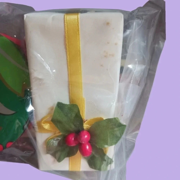 Ashton drake bear Eddie in december with christmas tree & gifts - Picture 14 of 14